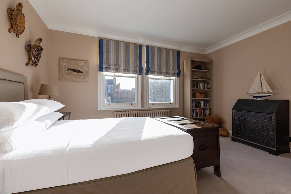 Earl's Court Square XI by Onefinestay