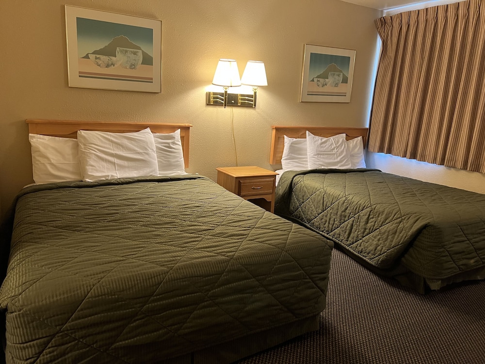 Silver Spur Motel - Property Image 2