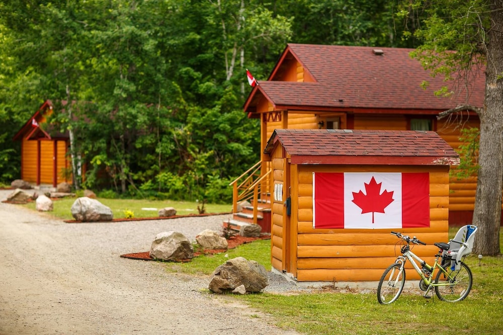 Lakepoint Cottage Resort
