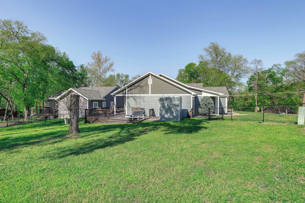 < 1 Mi to Golf & Marina: Inviting Home in Afton!