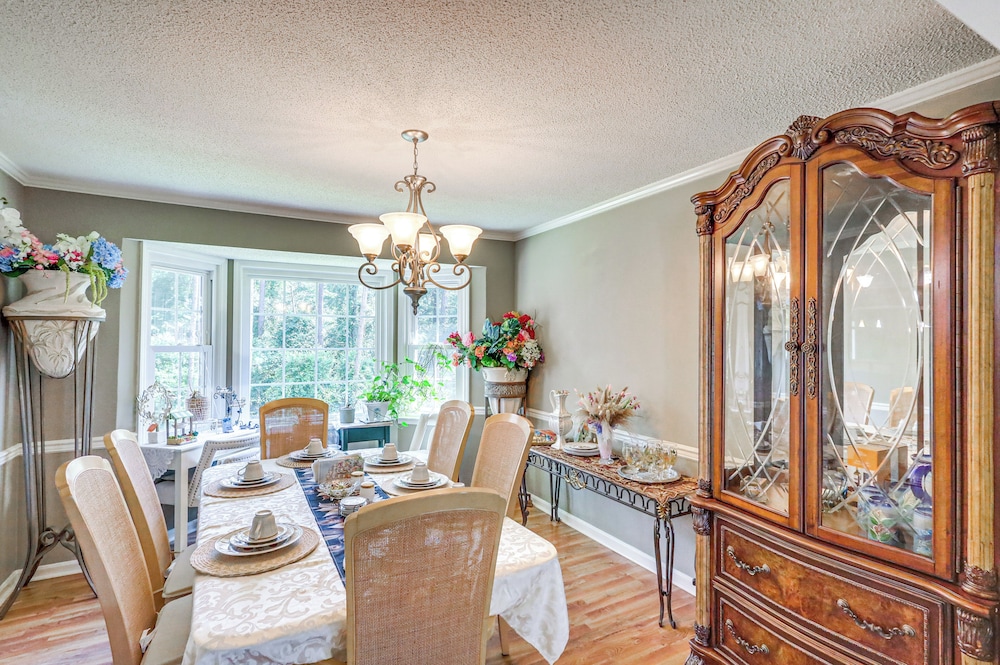 Pool & Tennis Court Access: Home in Warner Robins