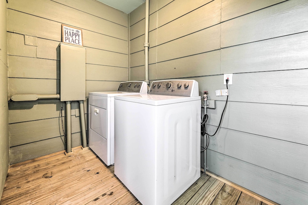 Historic Galveston Hideaway, Walk to the Beach!