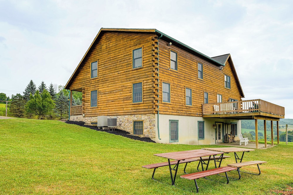 Game Room + Fire Pit: Sprawling Westfield Retreat!