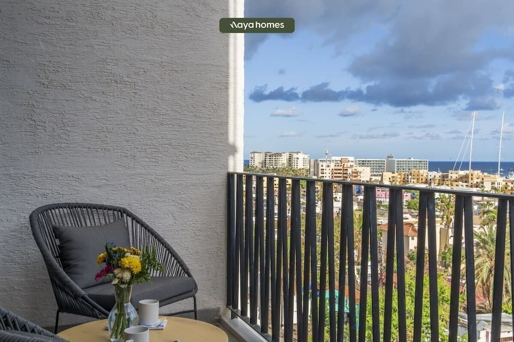 New 1BR Condo in Marina - Rooftop Pool - King Bed