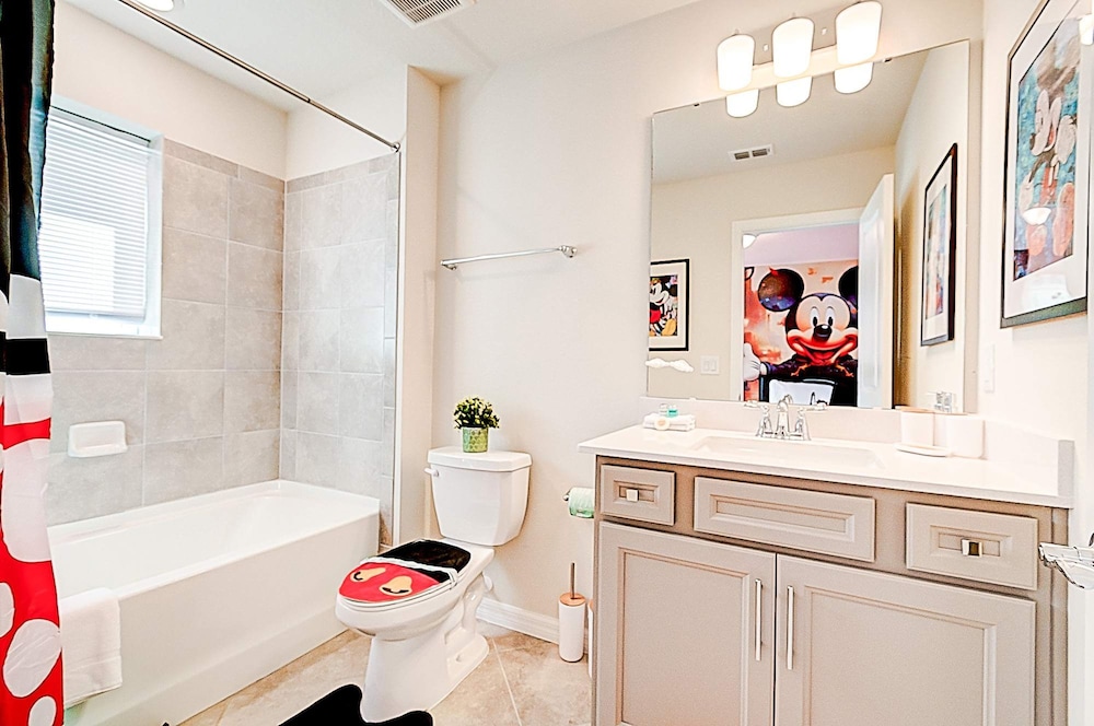15976 Spacious Charming Family Getaway