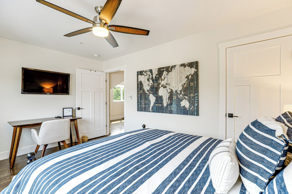 Near Solomons Island Boardwalk: Home w/ Hot Tub!
