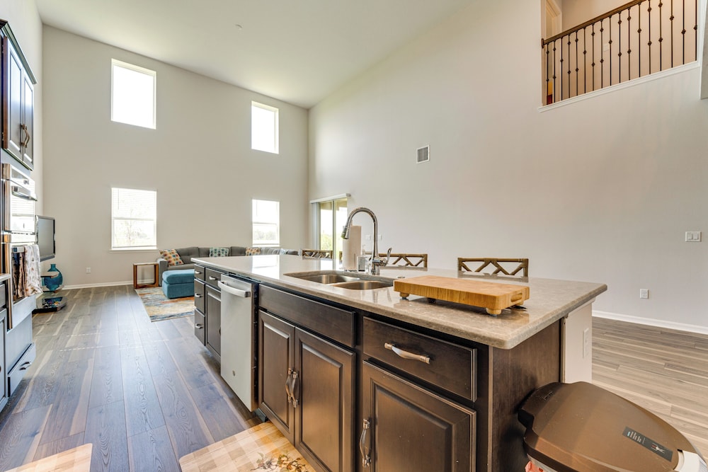 Pool Access: Family Gem w/ Views in St Cloud!