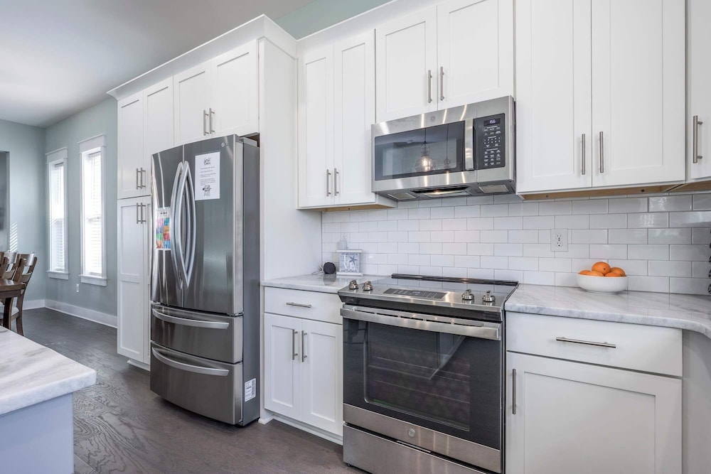 Beach to Bay 3BR Retreat - Cowboy Pool & Golf Cart