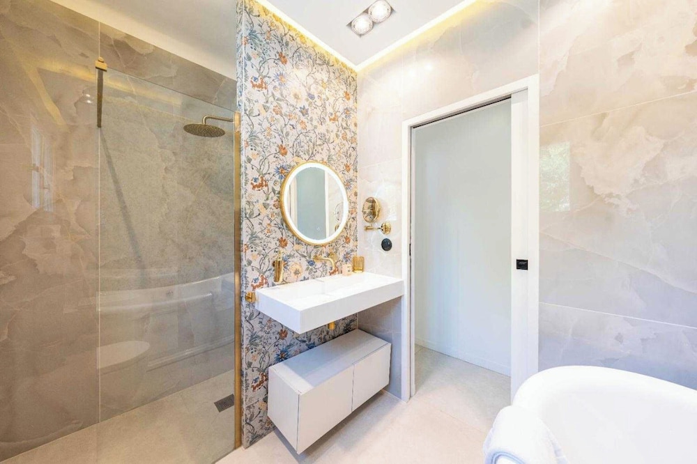 Superb Villa With Swimming Pool & Wellness Area
