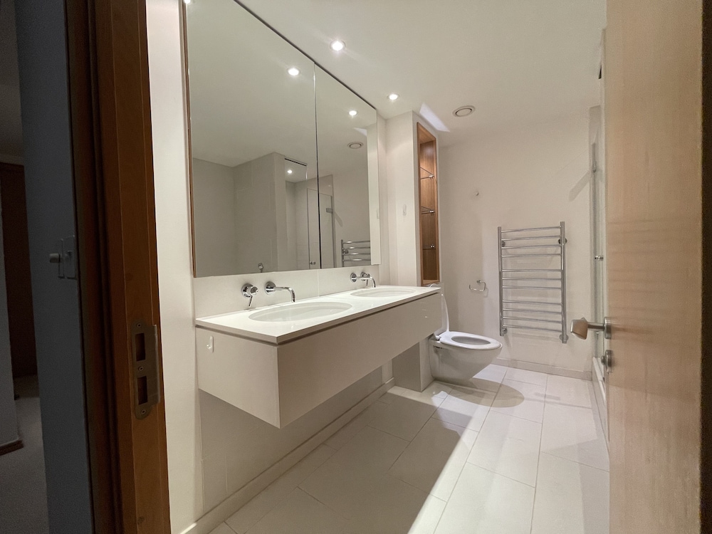 Stunning View 2 Bed Apartment - Canary Wharf City