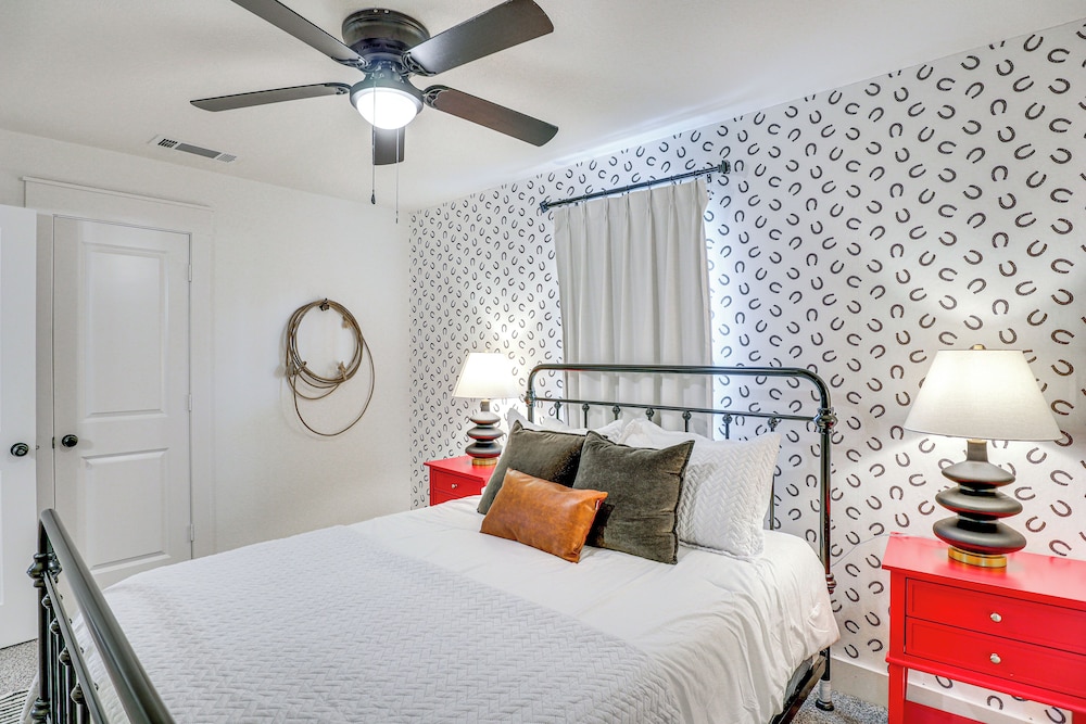1 Mi to Texas Tech: Home w/ Large Outdoor Space!
