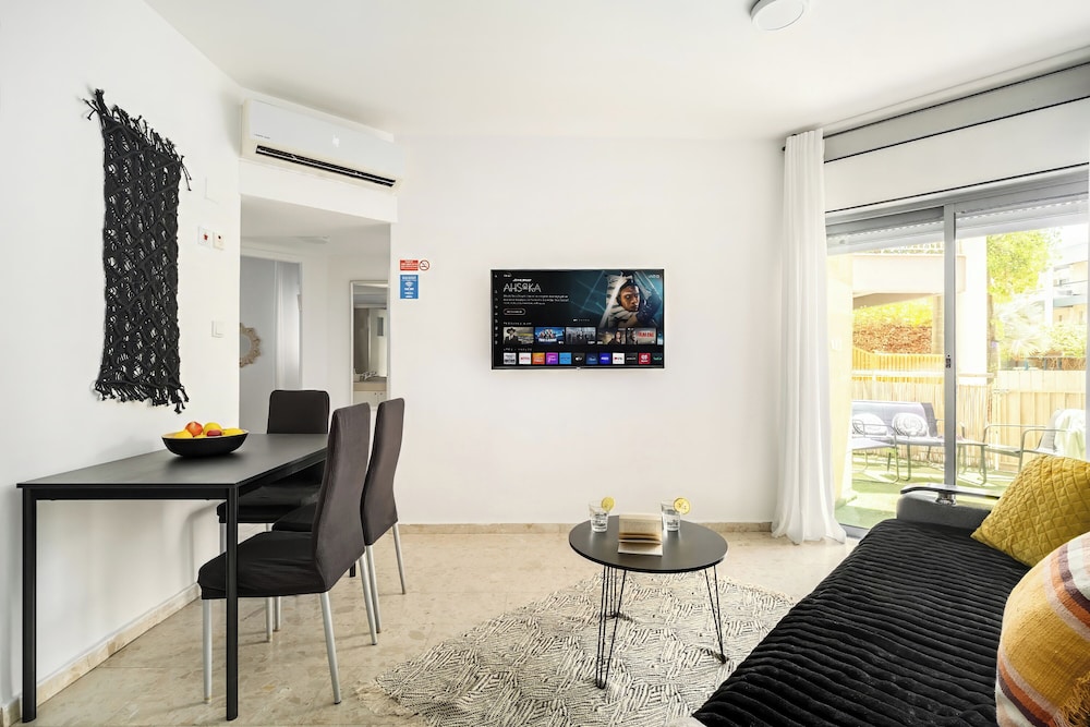 Royal Park Resort Apt 62 by Sea N' Rent