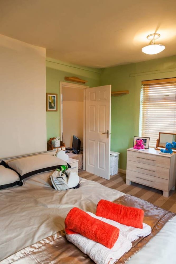 Apartment - Sleeps 4 - Pet Friendly - Balcony view 2