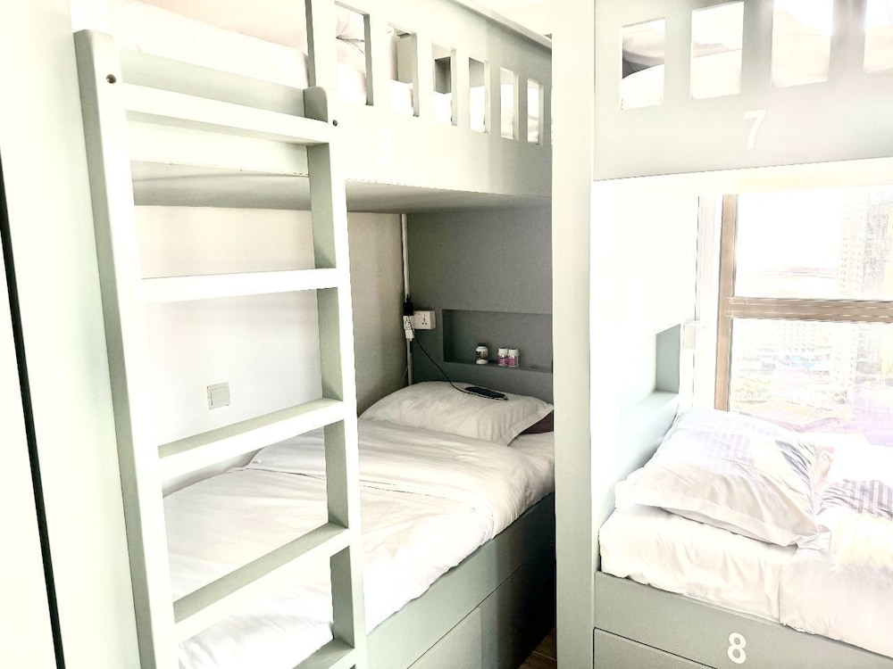 Sadaf 6 Luxury Stays Bed Space