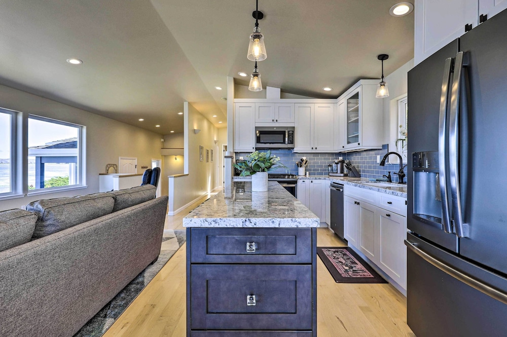 Dreamy Sonoma Coast Home w/ Waterfront Views view 5