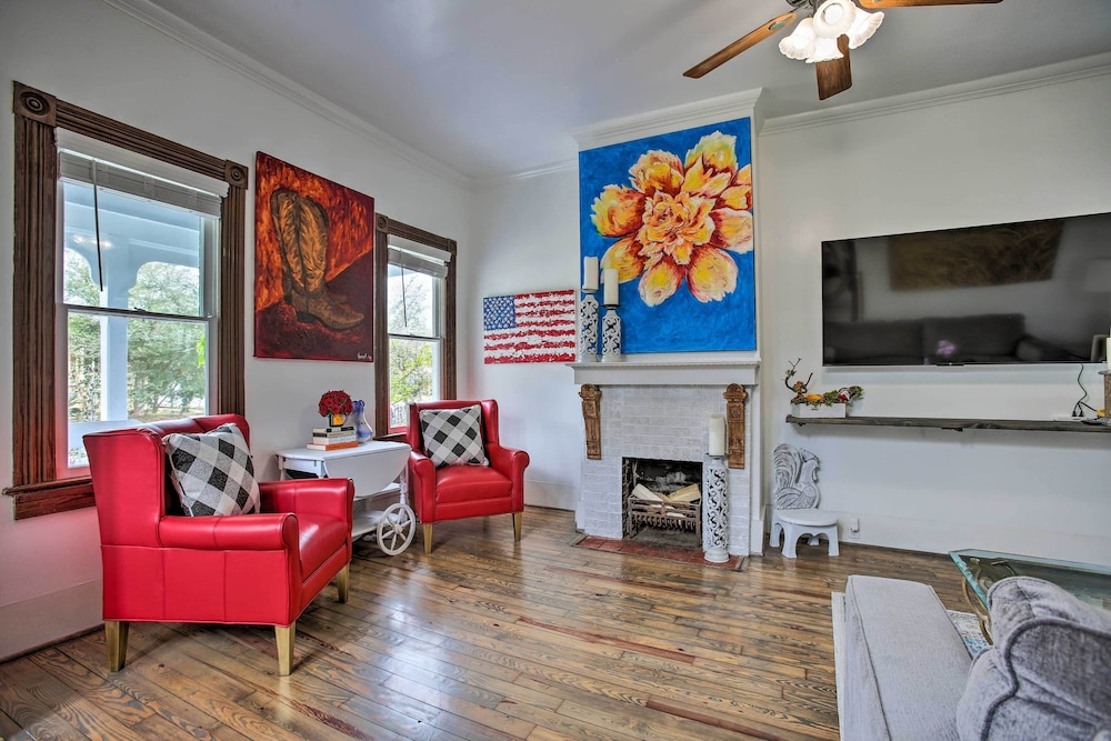 'the Art House' Home in Galveston Strand District view 3
