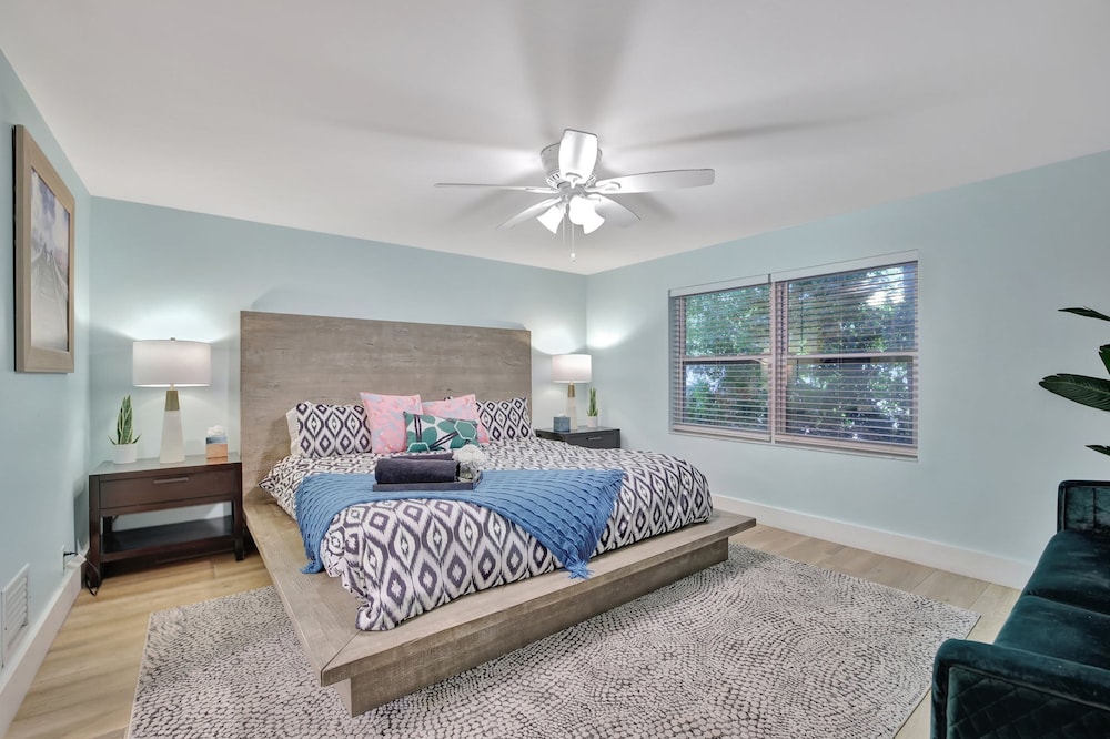 Seabreeze - 6BR Pool and Steps to Beach