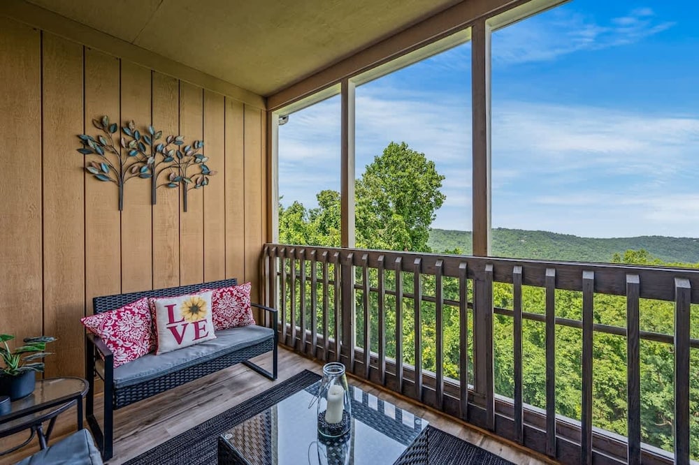 Two Bed Room Condo Mountain Views Indoor Pool