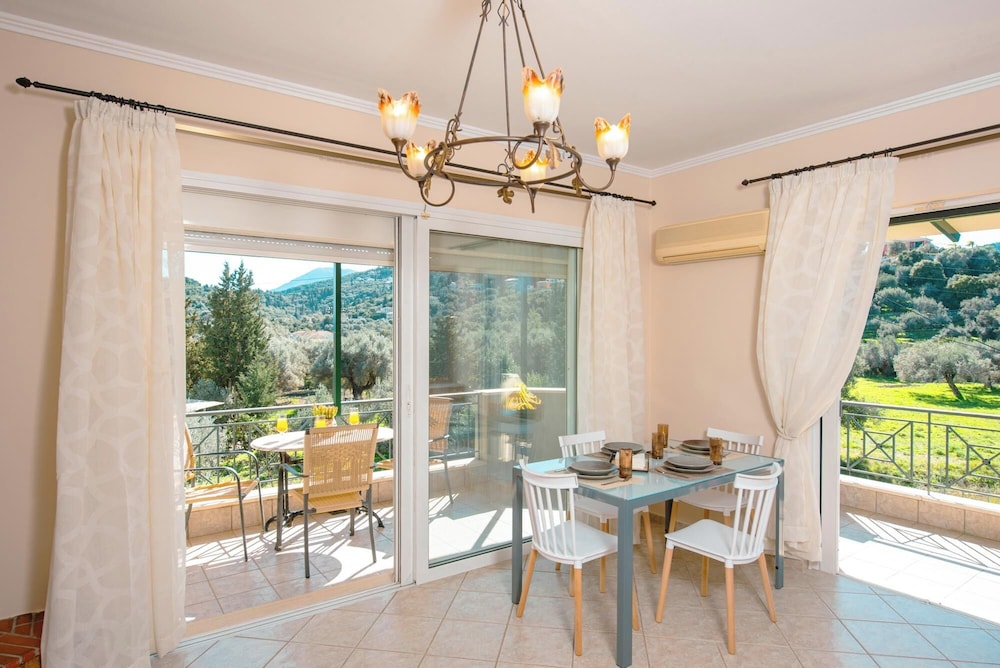 OLIA APARTMENTS LYGIA