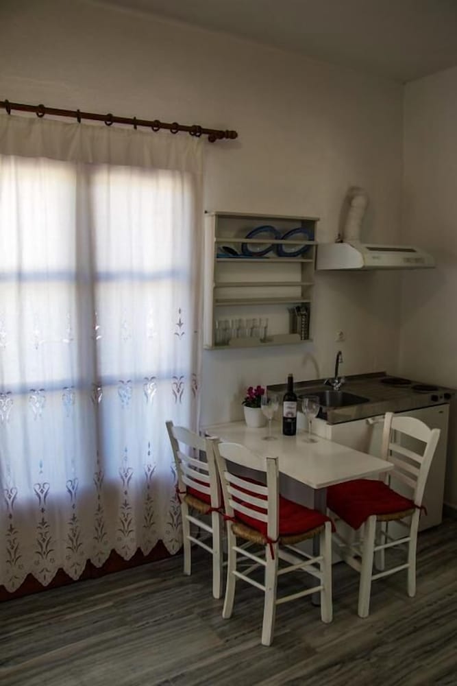 Ioanna Rooms