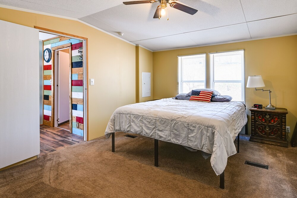 Cozy Kentucky Retreat w/ Deck, Grill & Fire Pit! view 3