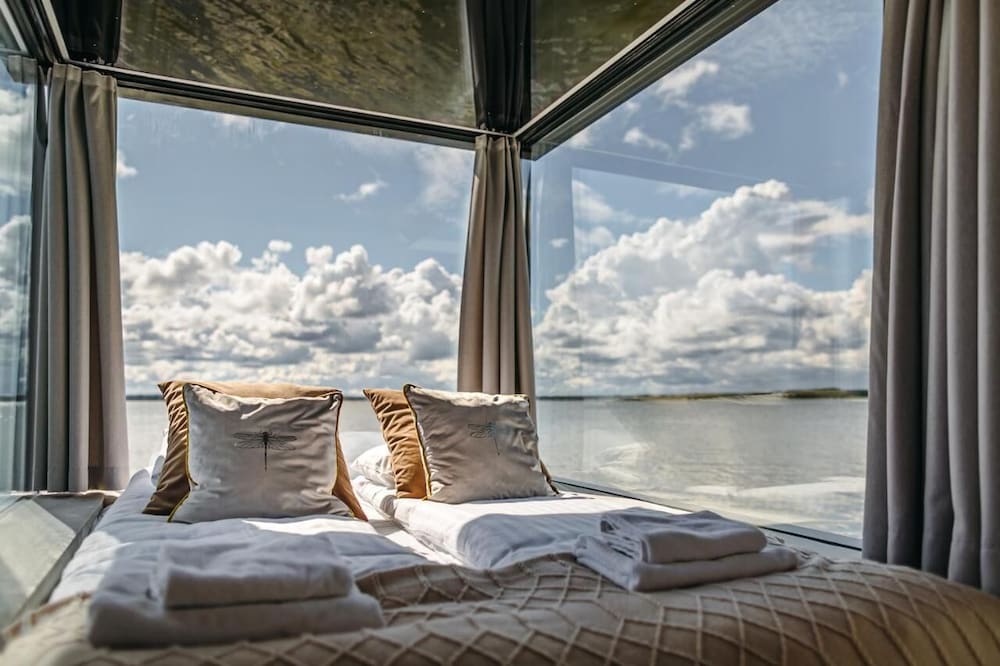 HT Houseboats
