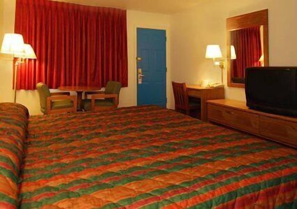 Liberal Vacations - Rodeway Inn - Property Image 13