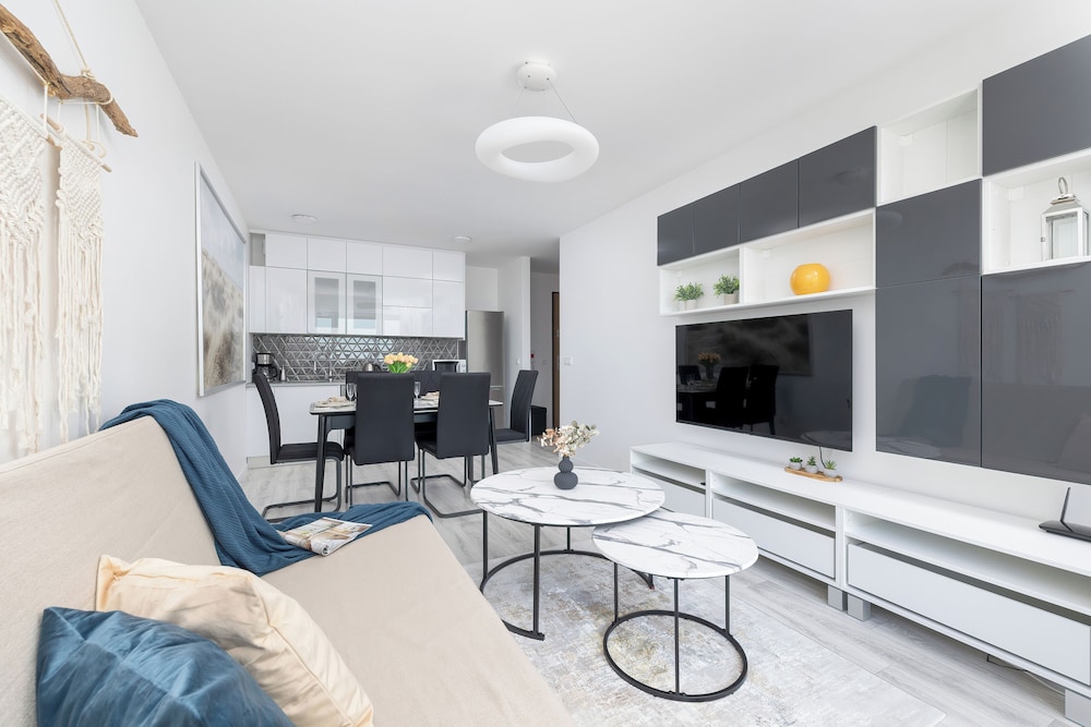 Swinoujscie Apartment for 6 by Renters