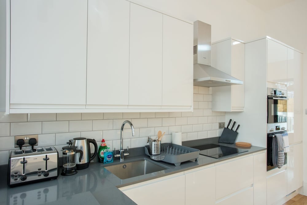 Newly Refurbished Modern 3 Bedroom Apartment in Affluent Fulham