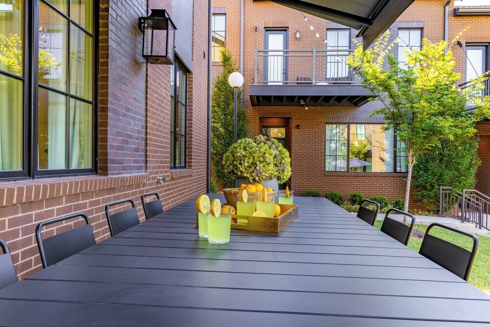 The Magnolia 2 by Avantstay Germantown Balcony