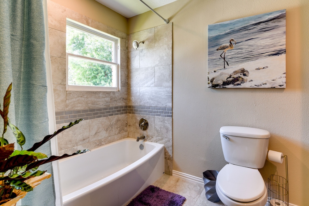 2 Mi to Beach: Galveston Vacation Rental!