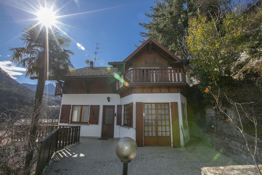 Villa Dizzasco view 2
