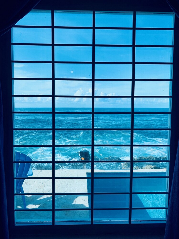 Discovery Inn Suites at 681 Ocean Drive