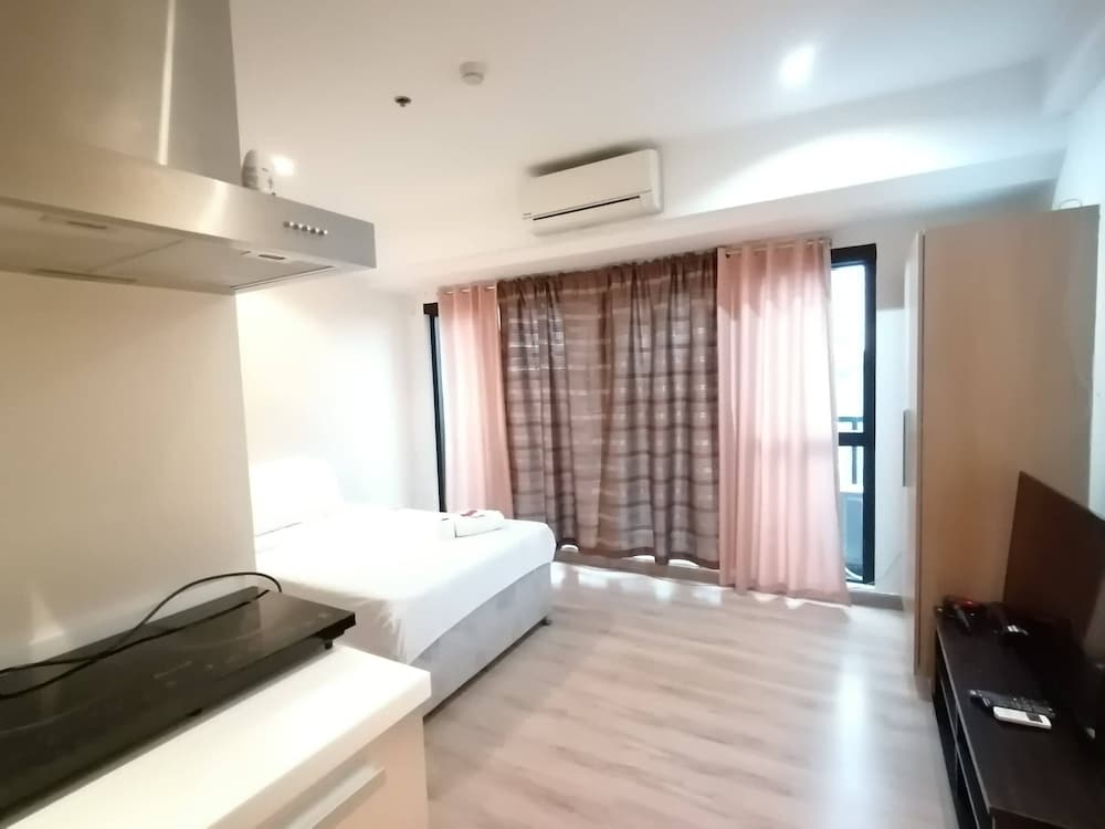 Happy Suites at Knightsbridge Res Makati view 2