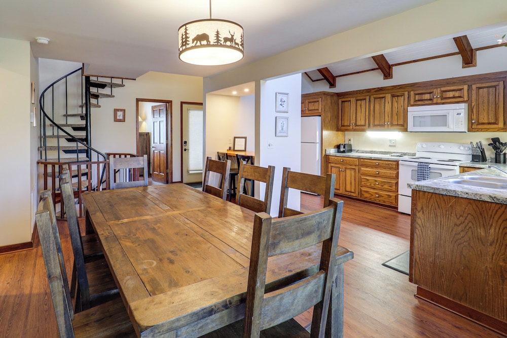 1/4 Mi to Skiing & Golf! Sugar Mountain Getaway