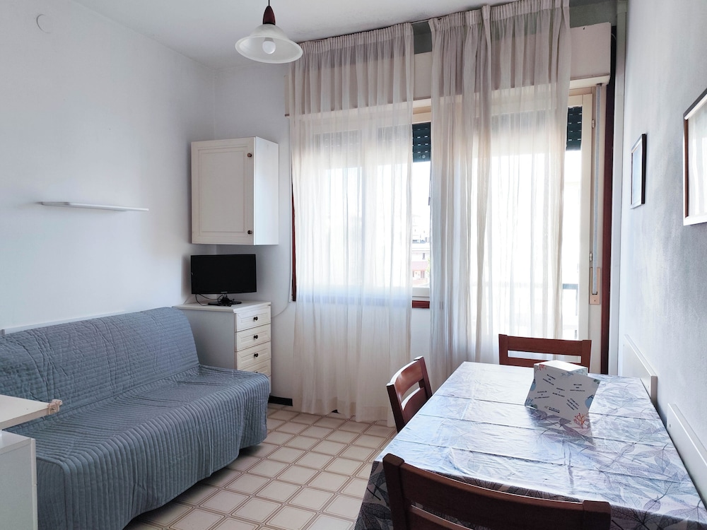 Comfy Flat With Pool and Balcony