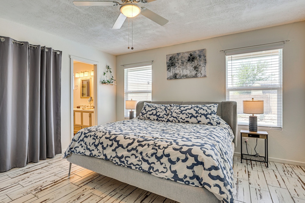 Welcoming Retreat w/ Pool & Patio in Peoria!