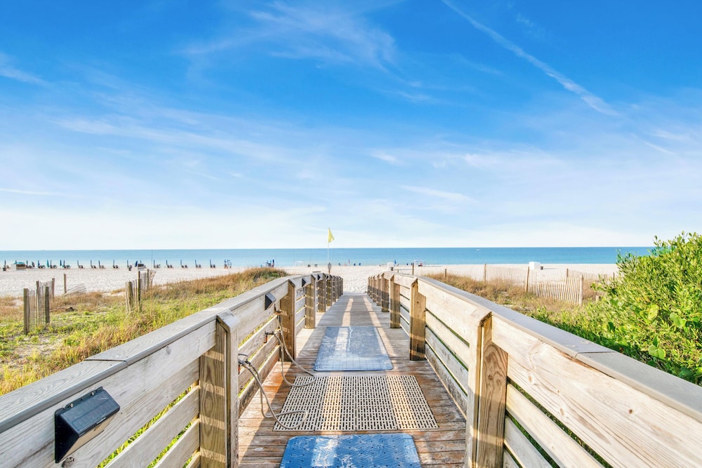 Admiral's Quarters #1406 by Southern Vacation Rentals
