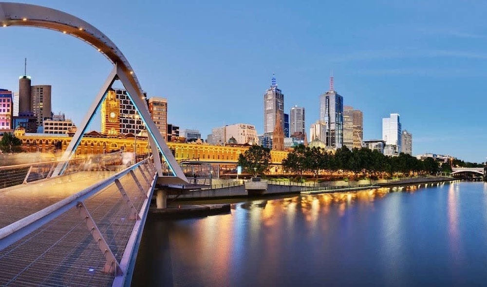 A Lovely Apt Right Next to Southern Cross Station