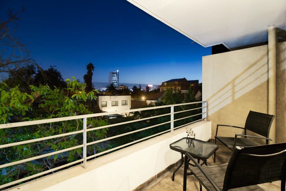Bellavista Mallinkrodt 1BR Apt - w Terrace A C