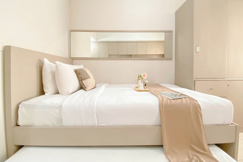 Good Location And Cozy Studio Springlake Summarecon Bekasi Apartment