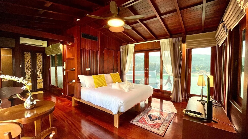 Luxury Seaview 6 Bedrooms With Infinity Pool Villa, Private Gym, Superfast Wifi