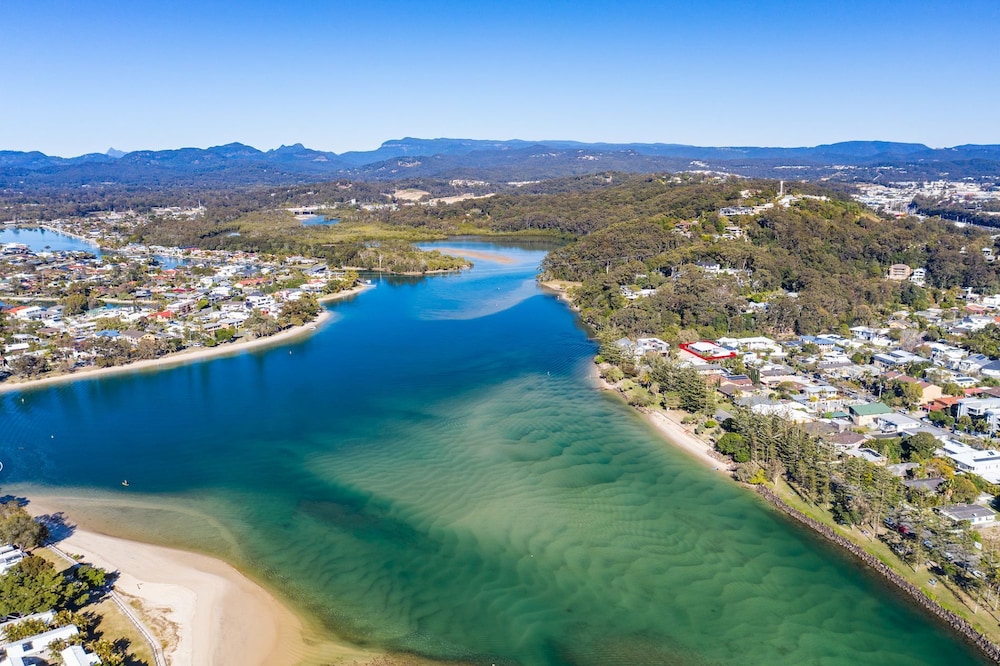 Luxe Waterfront Stay -Tallebudgera Creek