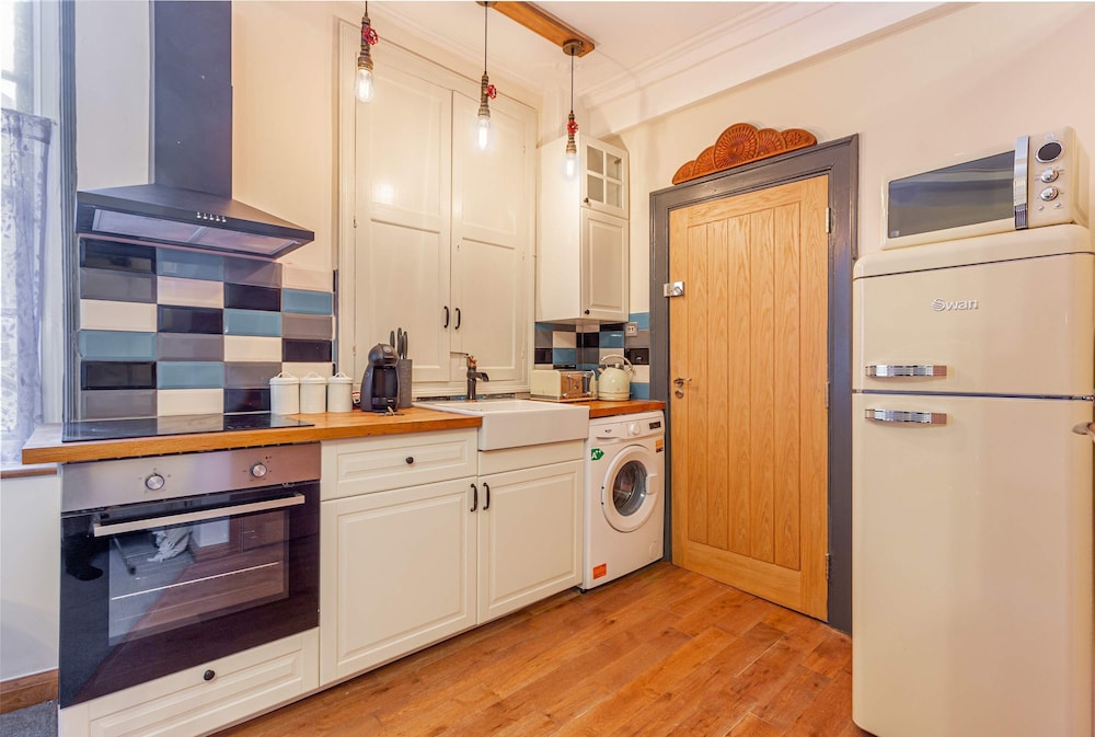 Host Stay Merchant House Studio
