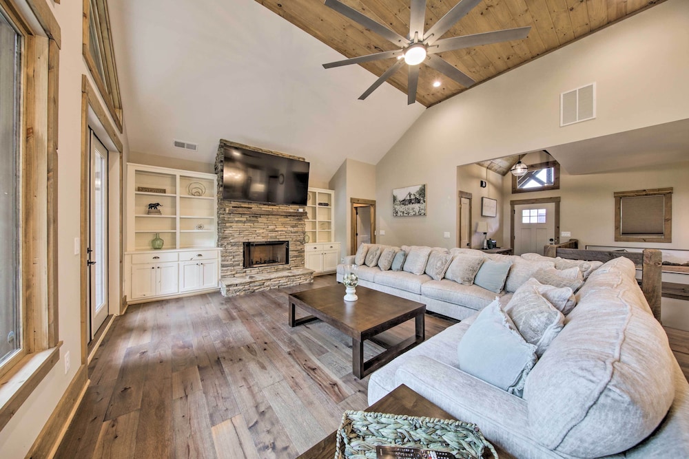 Charming Ellijay Escape: Hot Tub + Game Room view 3