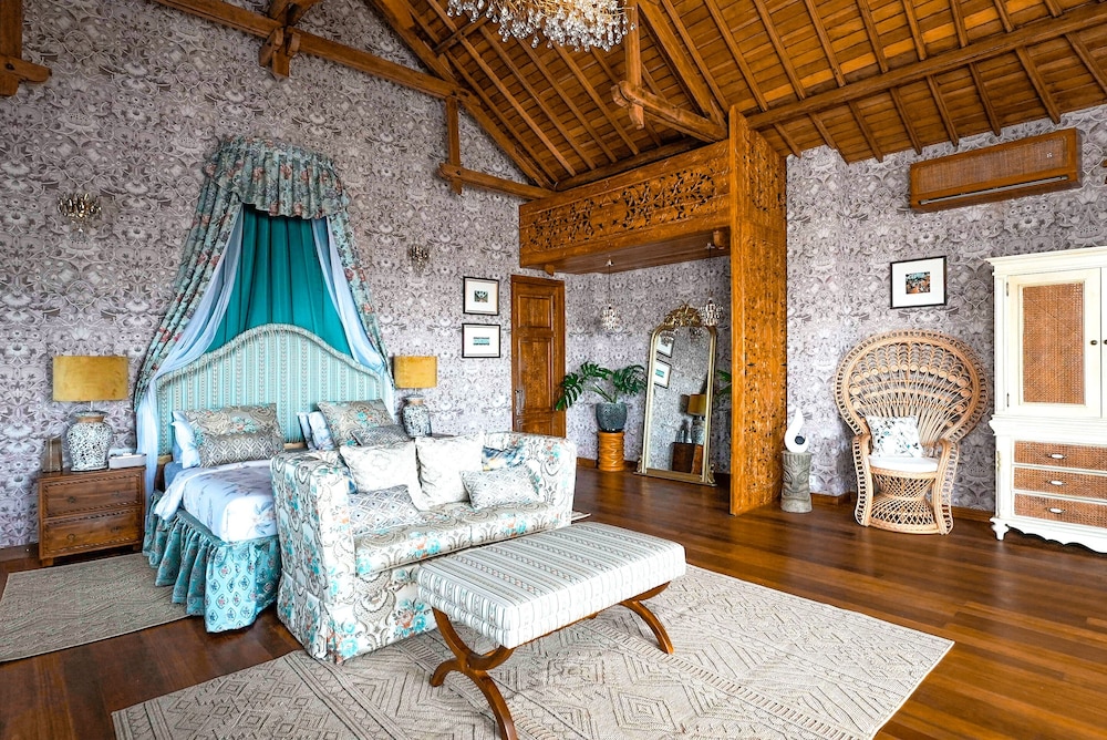 Luxurious Arakana Villa with Pool