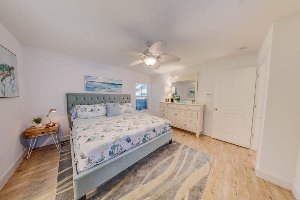 Beach Home w Heated Pool Free Golf Cart