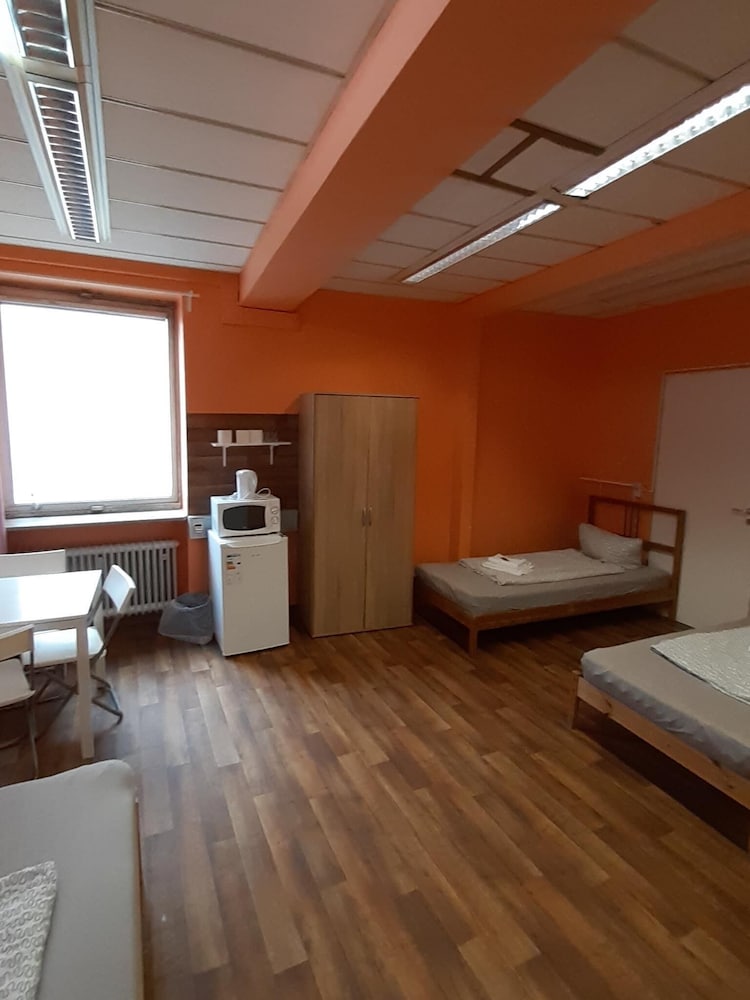 2-Rent Group Hostel Zimmer&Apartments GKP2