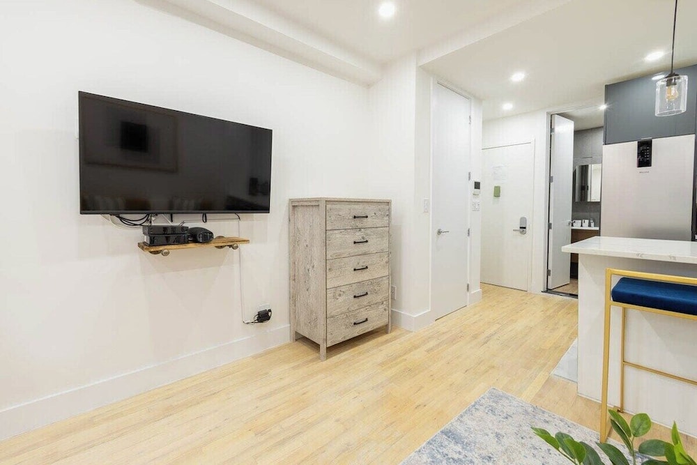 1597 New York Apt