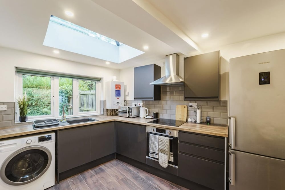 Immaculate 1-bed Apartment in Birmingham view 5